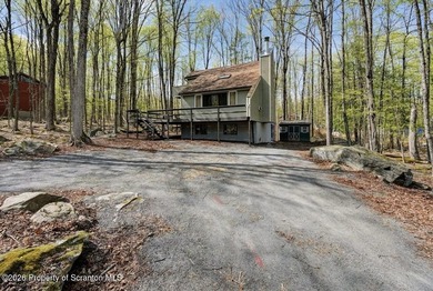 Welcome to this beautifully updated four-bedroom, three-bathroom - photo 4