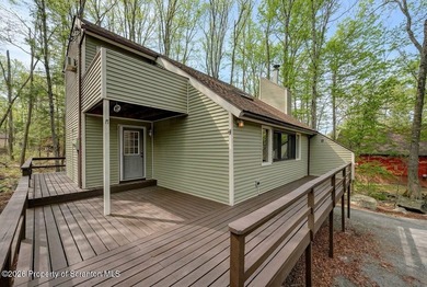 Welcome to this beautifully updated four-bedroom, three-bathroom - photo 8