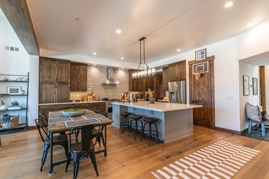 Fairway Views. Mountain Luxury. Move-In Ready. Perfectly - photo 3