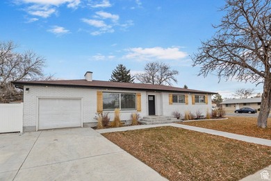 Updated in 2021duplex with current renters. Basement will be - photo 3