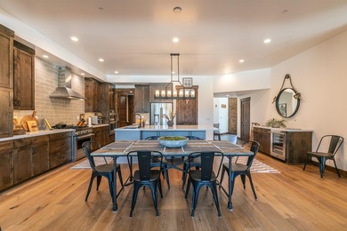 Fairway Views. Mountain Luxury. Move-In Ready. Perfectly - photo 4