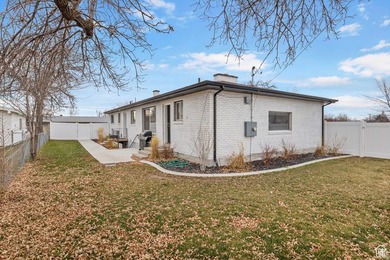 Updated in 2021duplex with current renters. Basement will be - photo 5