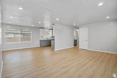 Updated in 2021duplex with current renters. Basement will be - photo 9