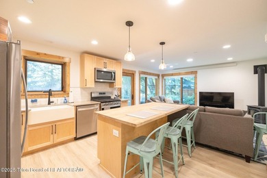 This exceptional, well-maintained W Jackson triplex is a rare - photo 6
