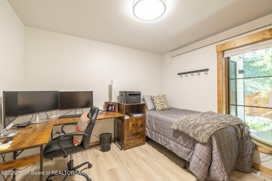 This exceptional, well-maintained W Jackson triplex is a rare - photo 9