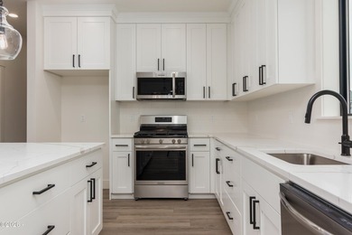 Quality one level New Construction home in the highly desirable - photo 9