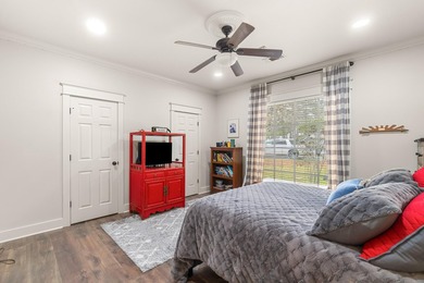 This charming Southern residence is gracefully set behind a - photo 40