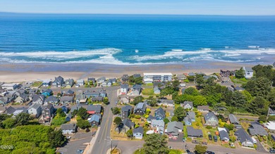 Excellent opportunity to own an Oceanview triplex in the - photo 3