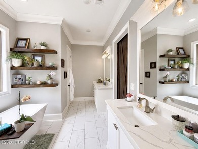 Beautiful 4-bedroom, 3-bath garden home and thoughtfully - photo 8