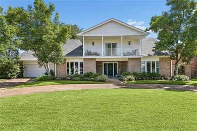 Located in the sought after neighborhood of Chateau Estates, a - photo 1