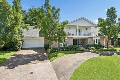 Located in the sought after neighborhood of Chateau Estates, a - photo 2