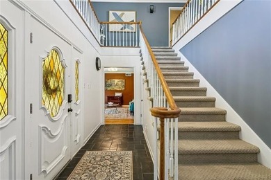Located in the sought after neighborhood of Chateau Estates, a - photo 3