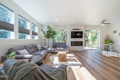 Tucked into a private, pie-shaped .32-acre setting, this nearly - photo 9