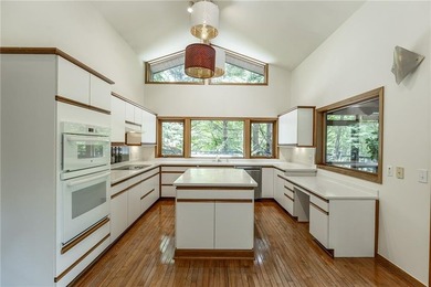 Gorgeous custom-built Lindal Cedar home offering 3 bedrooms and - photo 15