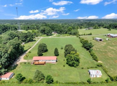 Welcome to this exceptionally well-maintained 3-bedroom, 2-bath - photo 2
