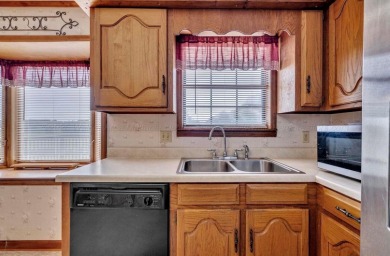 Welcome to this exceptionally well-maintained 3-bedroom, 2-bath - photo 8