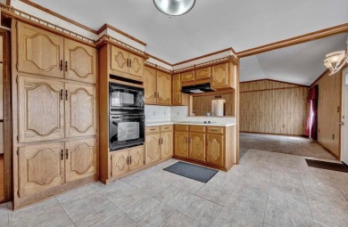 Welcome to this exceptionally well-maintained 3-bedroom, 2-bath - photo 9