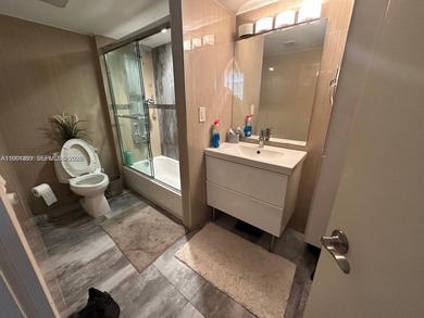 SUNNY ISLES 2/2 APARTMENT. SUNRISES FROM 22 FLOOR BALCONY WITH