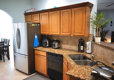 Beautiful 4-Bedroom/3 Bath and Den Home on a Private Lot - - photo 17