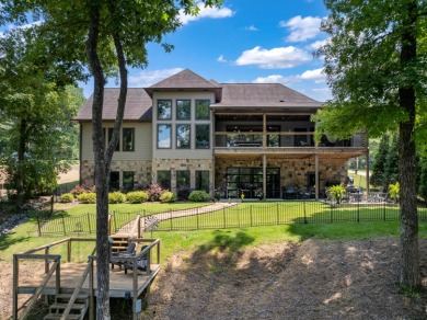 Smith Lake - Custom-built home with 5 beds, 4 baths + bunk room - photo 1