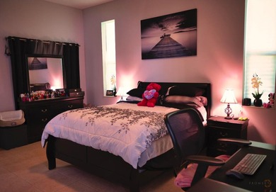 Beautiful 4-Bedroom/3 Bath and Den Home on a Private Lot - - photo 22