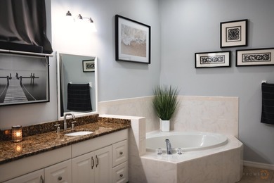 Beautiful 4-Bedroom/3 Bath and Den Home on a Private Lot - - photo 23
