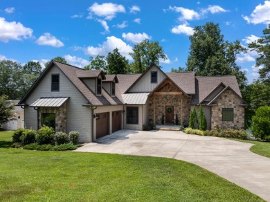 Smith Lake - Custom-built home with 5 beds, 4 baths + bunk room - photo 3