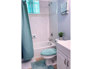 Beautiful 4-Bedroom/3 Bath and Den Home on a Private Lot - - photo 32