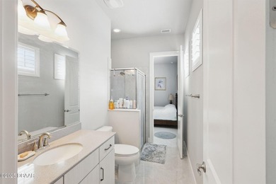 Step into refined elegance with this stunning 5-bedroom, 4 - photo 39