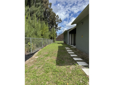Beautiful 4-Bedroom/3 Bath and Den Home on a Private Lot - - photo 46