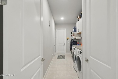Step into refined elegance with this stunning 5-bedroom, 4 - photo 47