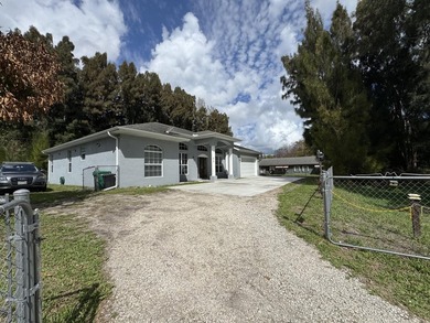 Beautiful 4-Bedroom/3 Bath and Den Home on a Private Lot - - photo 47