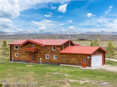 Stunning 2,532 sq ft log home on 90 working acres in the heart - photo 6