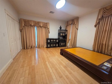 North Flushing Custom Built year 2008 luxury brick house, Large - photo 11