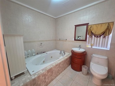 North Flushing Custom Built year 2008 luxury brick house, Large - photo 12