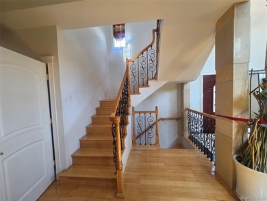 North Flushing Custom Built year 2008 luxury brick house, Large - photo 13