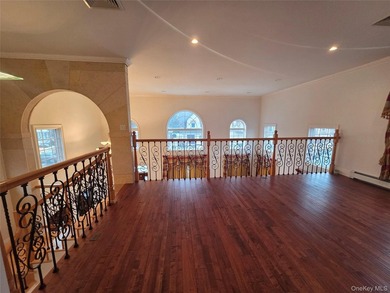 North Flushing Custom Built year 2008 luxury brick house, Large - photo 16