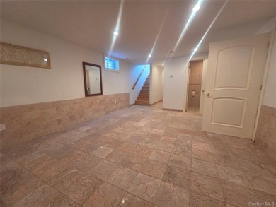 North Flushing Custom Built year 2008 luxury brick house, Large - photo 21