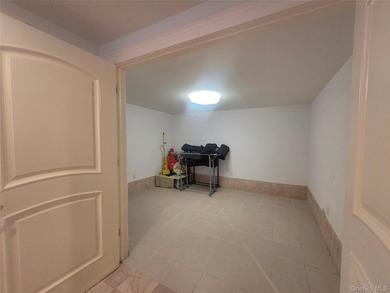 North Flushing Custom Built year 2008 luxury brick house, Large - photo 23