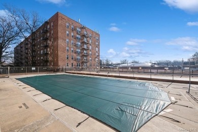 Welcome to the stunning Valerie Arms Building, located in the - photo 24