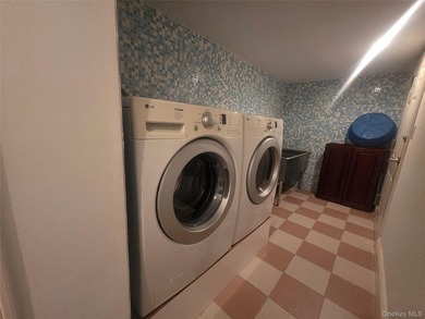 North Flushing Custom Built year 2008 luxury brick house, Large - photo 24