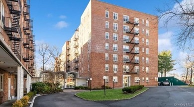 Welcome to the stunning Valerie Arms Building, located in the - photo 26