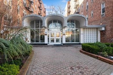 Welcome to the stunning Valerie Arms Building, located in the - photo 27
