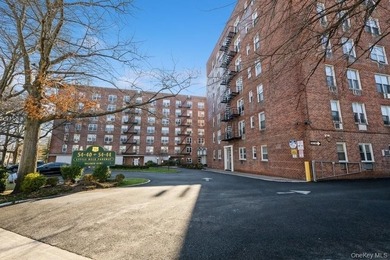 Welcome to the stunning Valerie Arms Building, located in the - photo 28