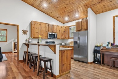 Welcome to an extraordinary lakefront retreat at Lake Malone - photo 8