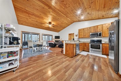 Welcome to an extraordinary lakefront retreat at Lake Malone - photo 9