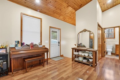 Welcome to an extraordinary lakefront retreat at Lake Malone - photo 10