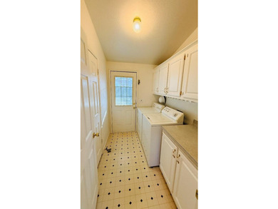Well-maintained and spacious 1996 manufactured home located in - photo 11