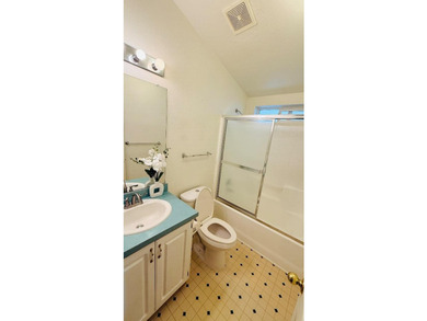 Well-maintained and spacious 1996 manufactured home located in - photo 13