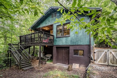 This charming mountain cottage offers comfortable four-season - photo 2